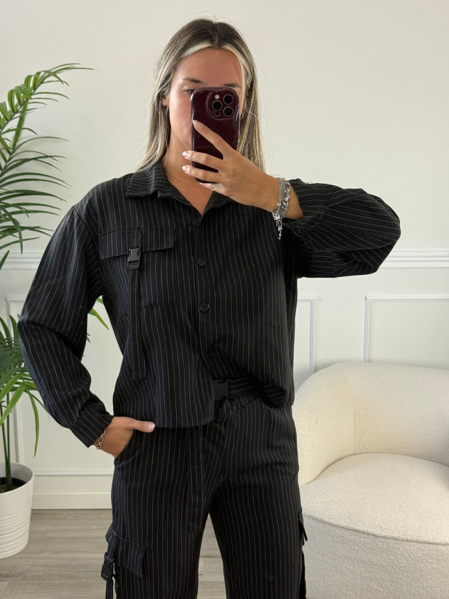Camicia a righe effetto gessato con tasca – alternate