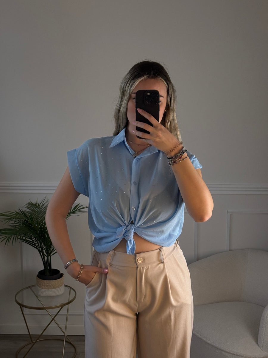 Camicia crop smanicata con nodo e strass gioiello