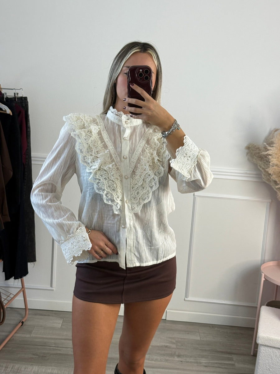 Camicia velata stile vittoriano con ruches in pizzo e bottoni perlati