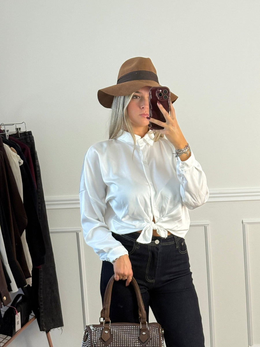 Cappello marrone di lana con fascia a contrasto – alternate