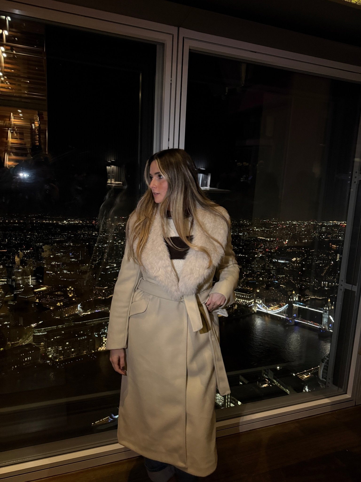 Cappotto lungo con cintura e collo sciallato in pelliccia - Follie by Alice