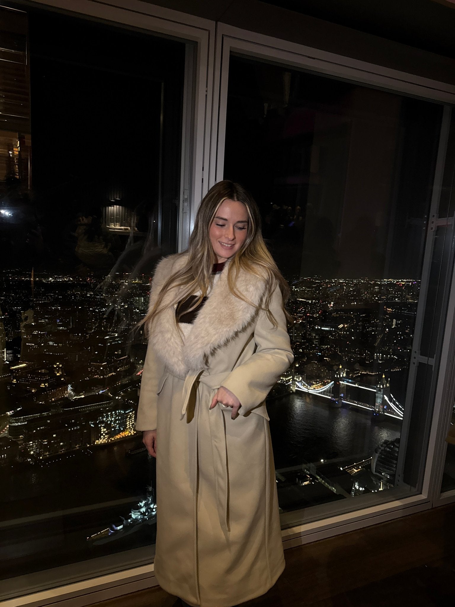 Cappotto lungo con cintura e collo sciallato in pelliccia - Follie by Alice