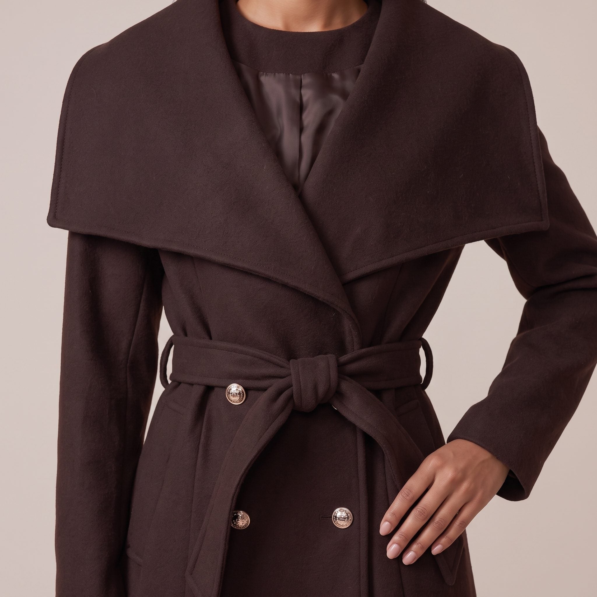 Cappotto lungo doppiopetto con maxi collo a scialle CONTESSA - Follie by Alice Immagine secondaria del prodotto