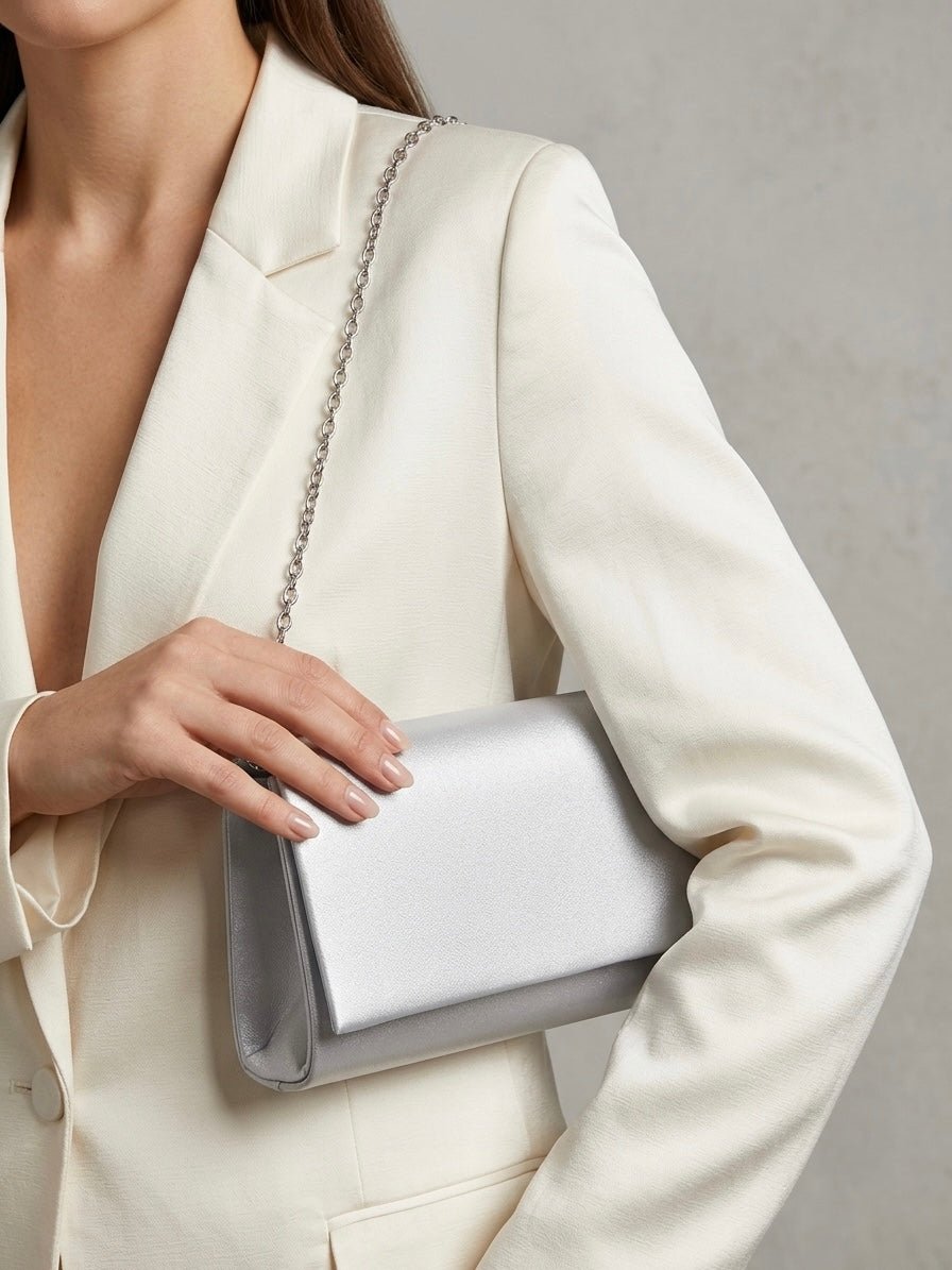 Clutch effetto metallizzato con tracolla a catena - Follie by Alice