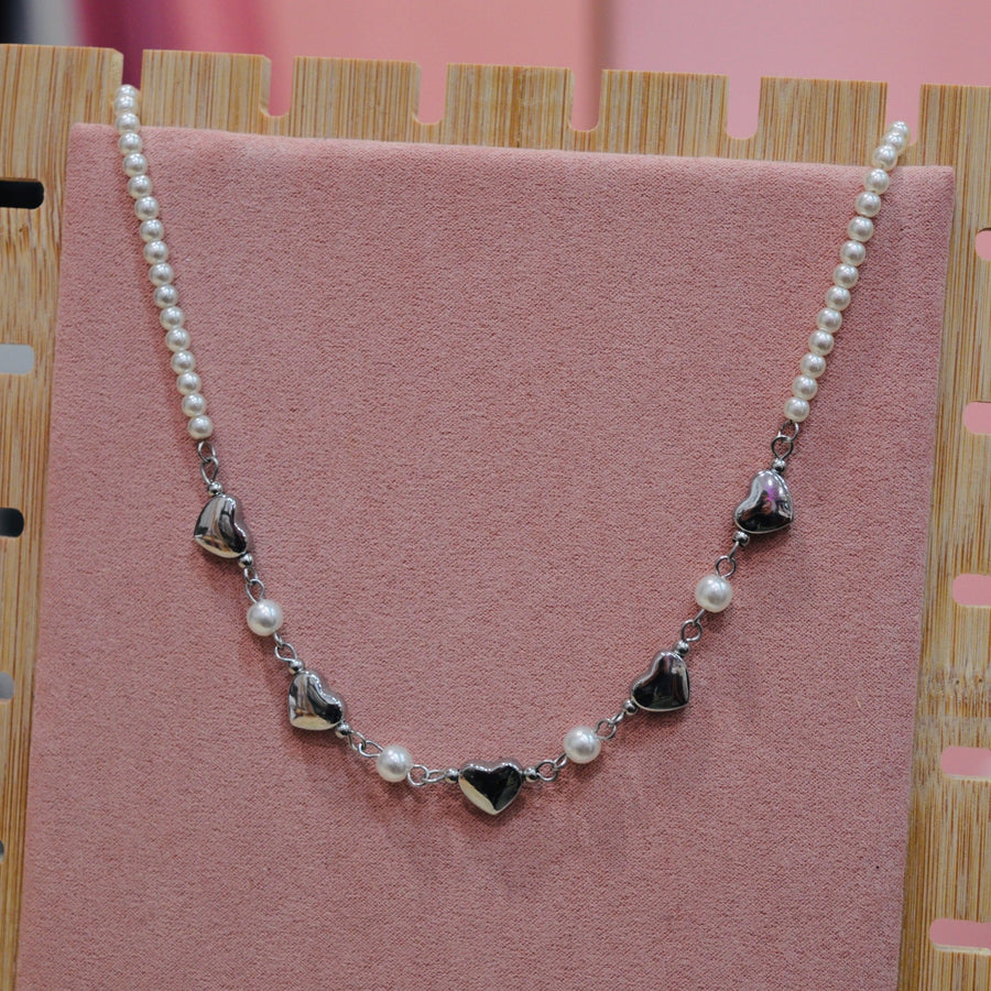 Collana argento con cuoricini e perle bianche