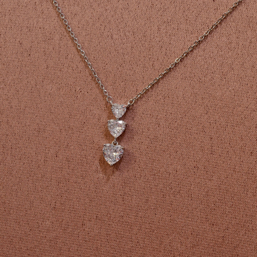 Collana argento con cuoricini pendenti brillanti – alternate