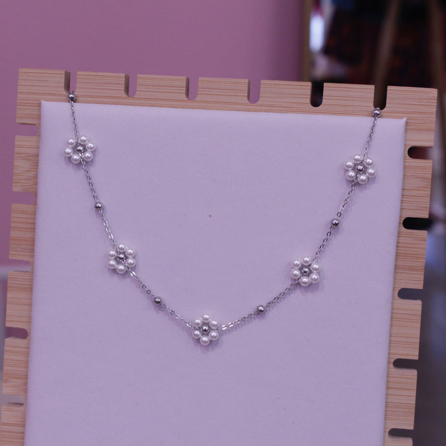 Collana argento con margherita di perle – alternate