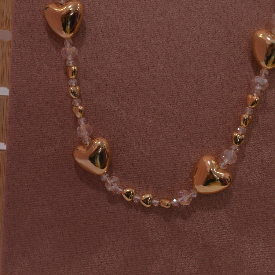 Collana con maxi cuori dorati e perline rosa – alternate