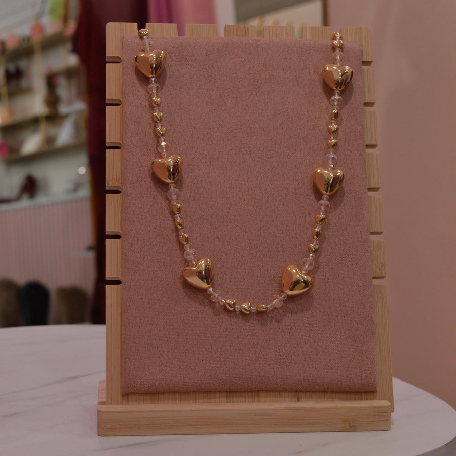 Collana con maxi cuori dorati e perline rosa