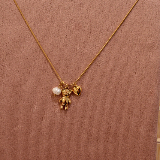Collana oro con orsetto, cuoricino e perla bianca