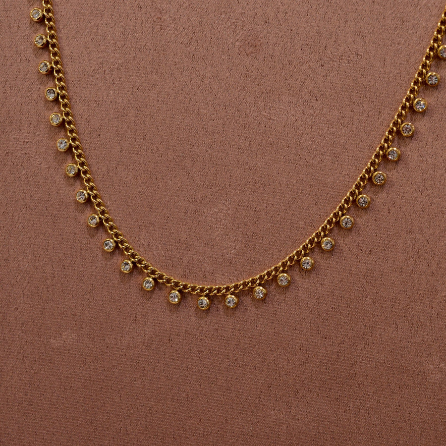 Collana oro con perline gioiello pendenti – alternate