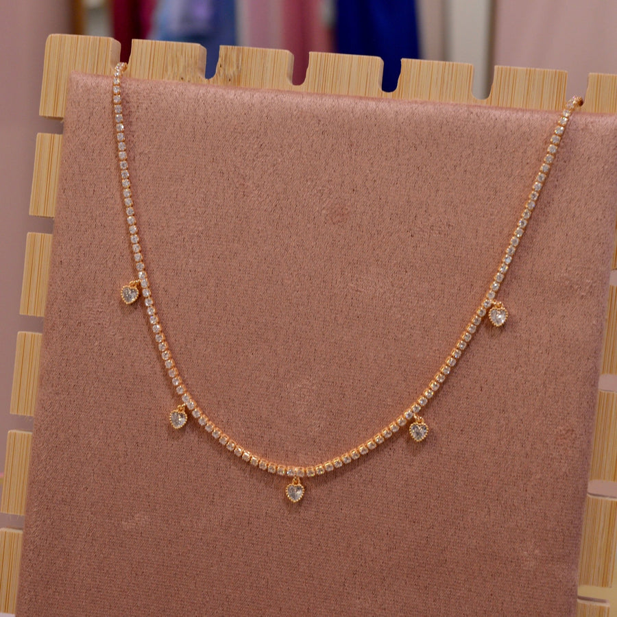 Collana tennis oro con cuori gioiello pendenti – alternate