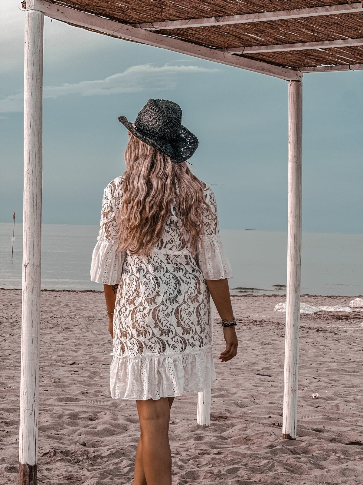 Copricostume con ricami all'uncinetto, nappine e dettagli oro - Follie by Alice