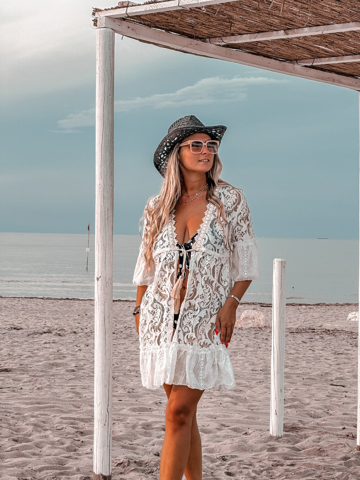 Copricostume con ricami all'uncinetto, nappine e dettagli oro - Follie by Alice