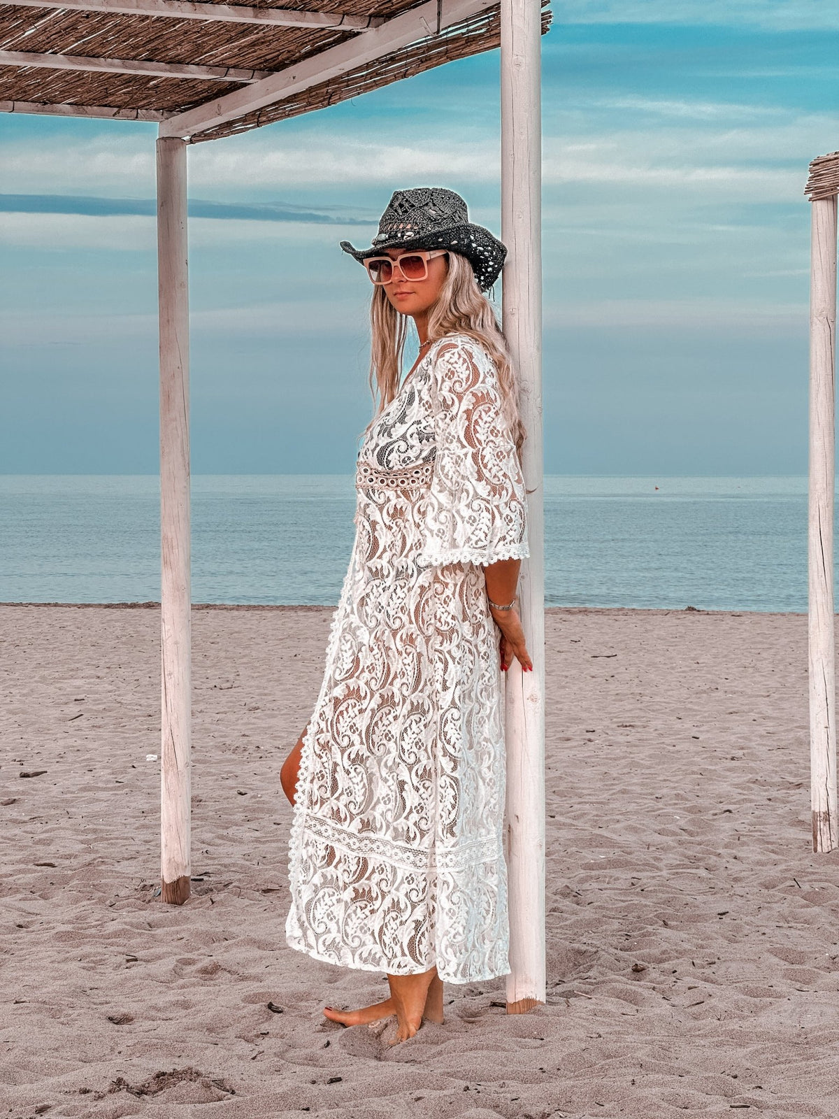 Copricostume lungo con ricami all'uncinetto, nappine e dettagli oro - Follie by Alice