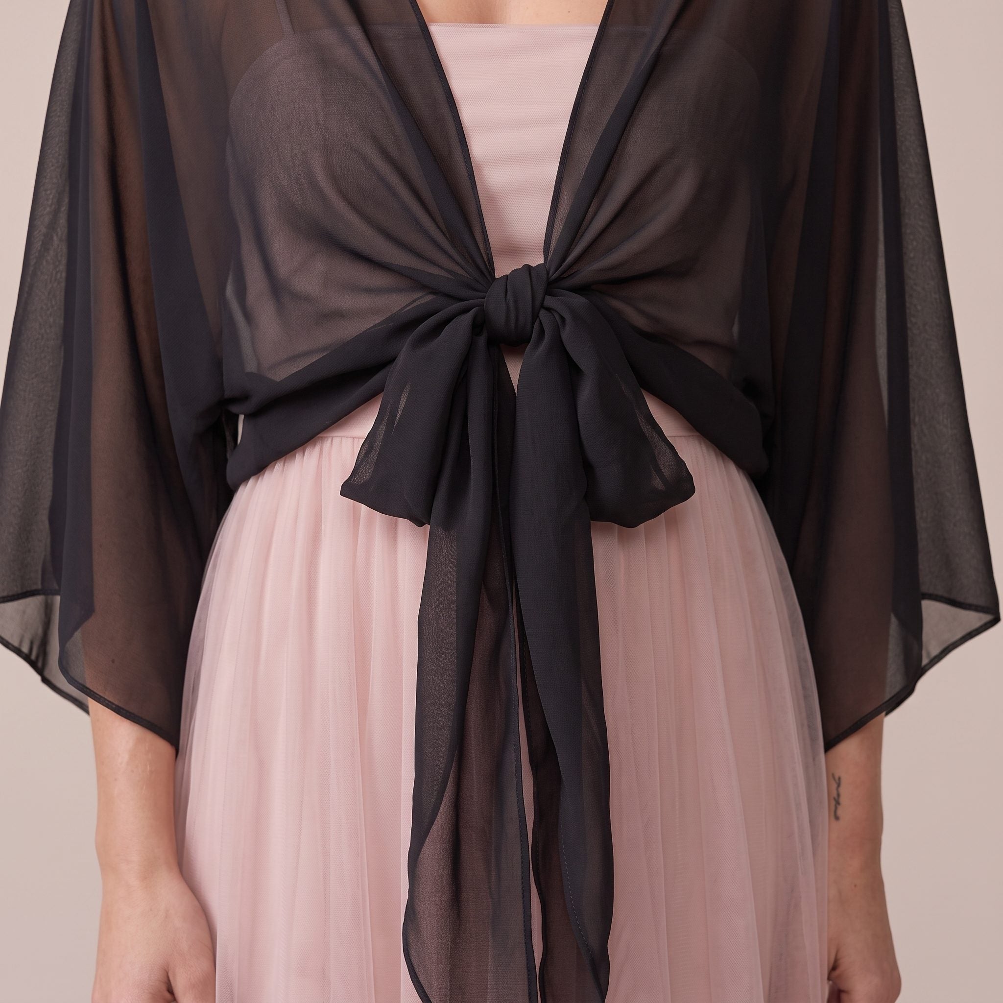 Coprispalle corto in chiffon velato con maniche a kimono BREZZA Immagine secondaria del prodotto