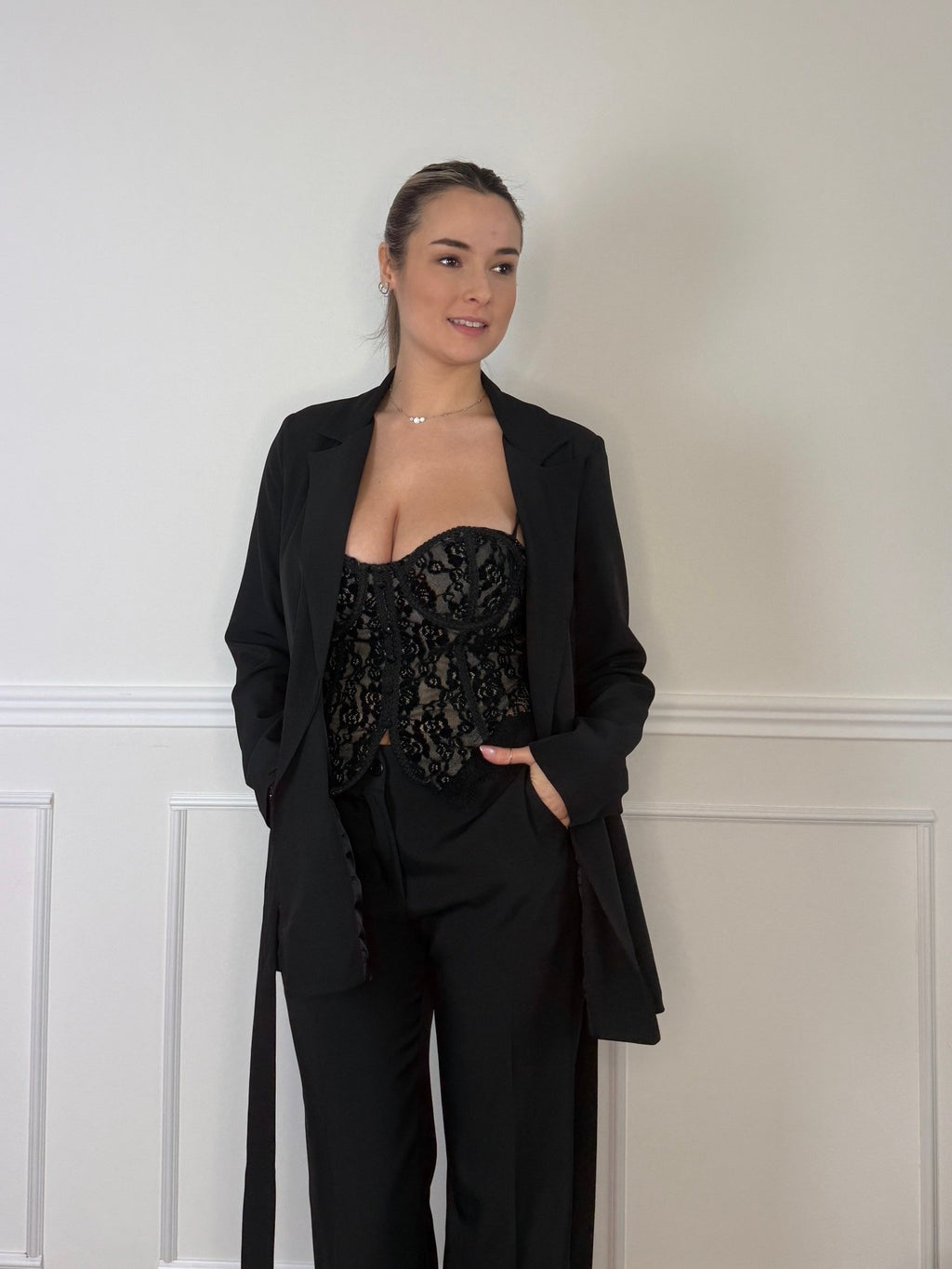 Corpetto in pizzo con ricami floreali e coppe strutturate - Follie by Alice