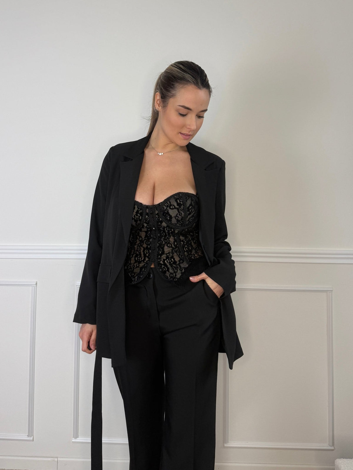 Corpetto in pizzo con ricami floreali e coppe strutturate - Follie by Alice