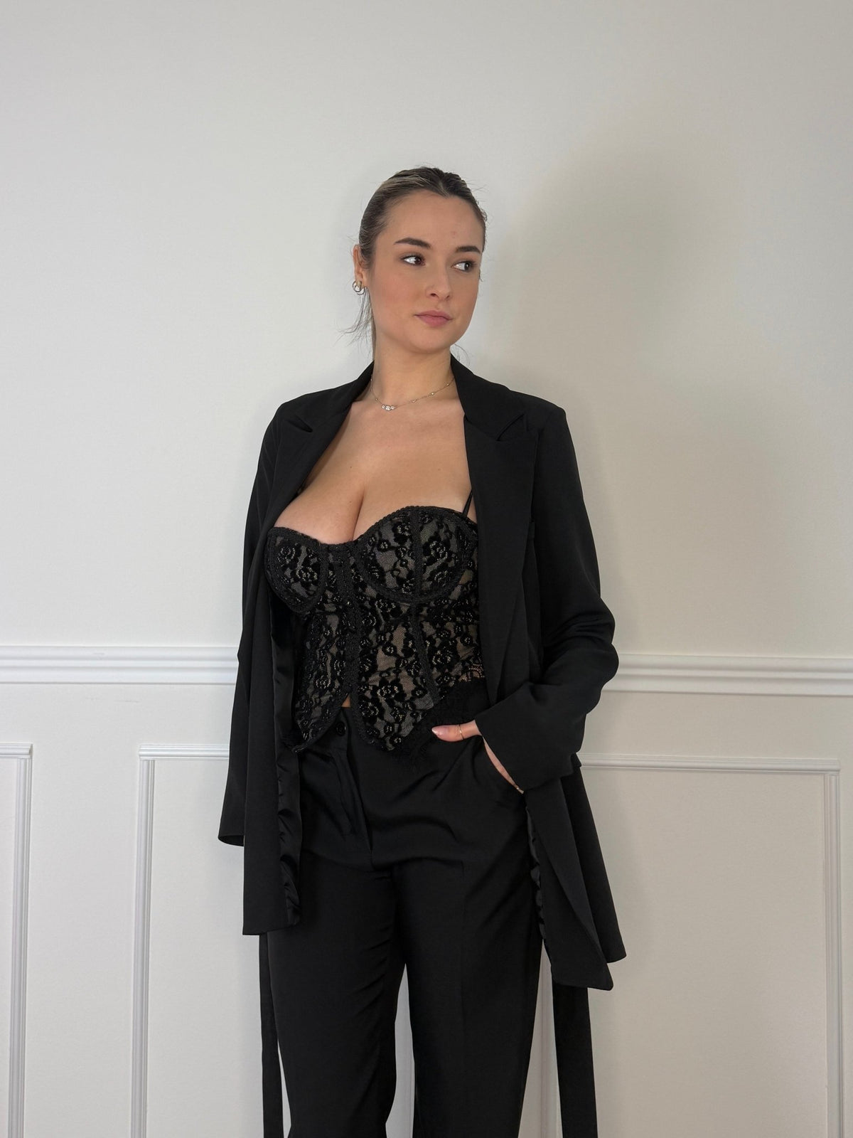 Corpetto in pizzo con ricami floreali e coppe strutturate - Follie by Alice