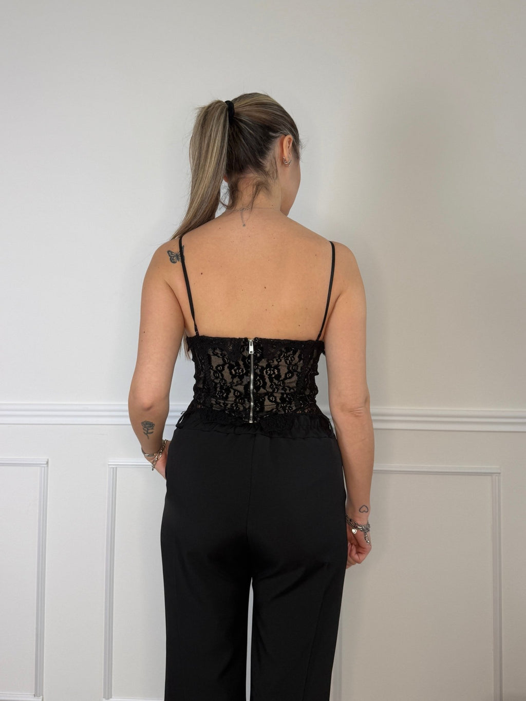 Corpetto in pizzo con ricami floreali e coppe strutturate - Follie by Alice