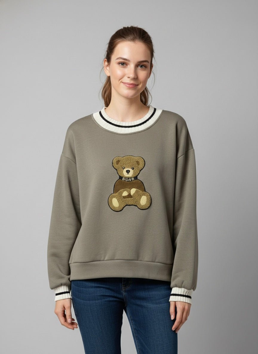 Felpa girocollo con orsetto ricamato e orli a costine a contrasto