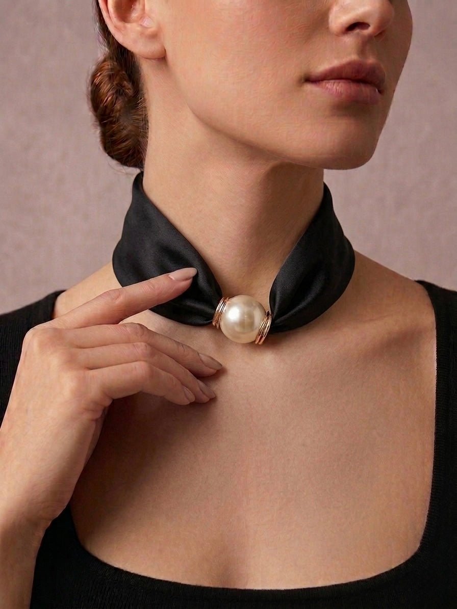 Foulard nero con clip magnetica - Follie by Alice Immagine principale del prodotto