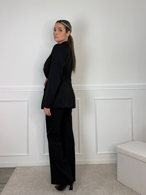 Giacca blazer a portafoglio con nastro in vita e clip dorata - Follie by Alice