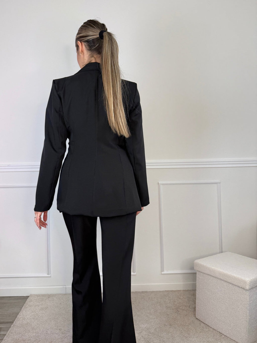 Giacca blazer a portafoglio con nastro in vita e clip dorata - Follie by Alice