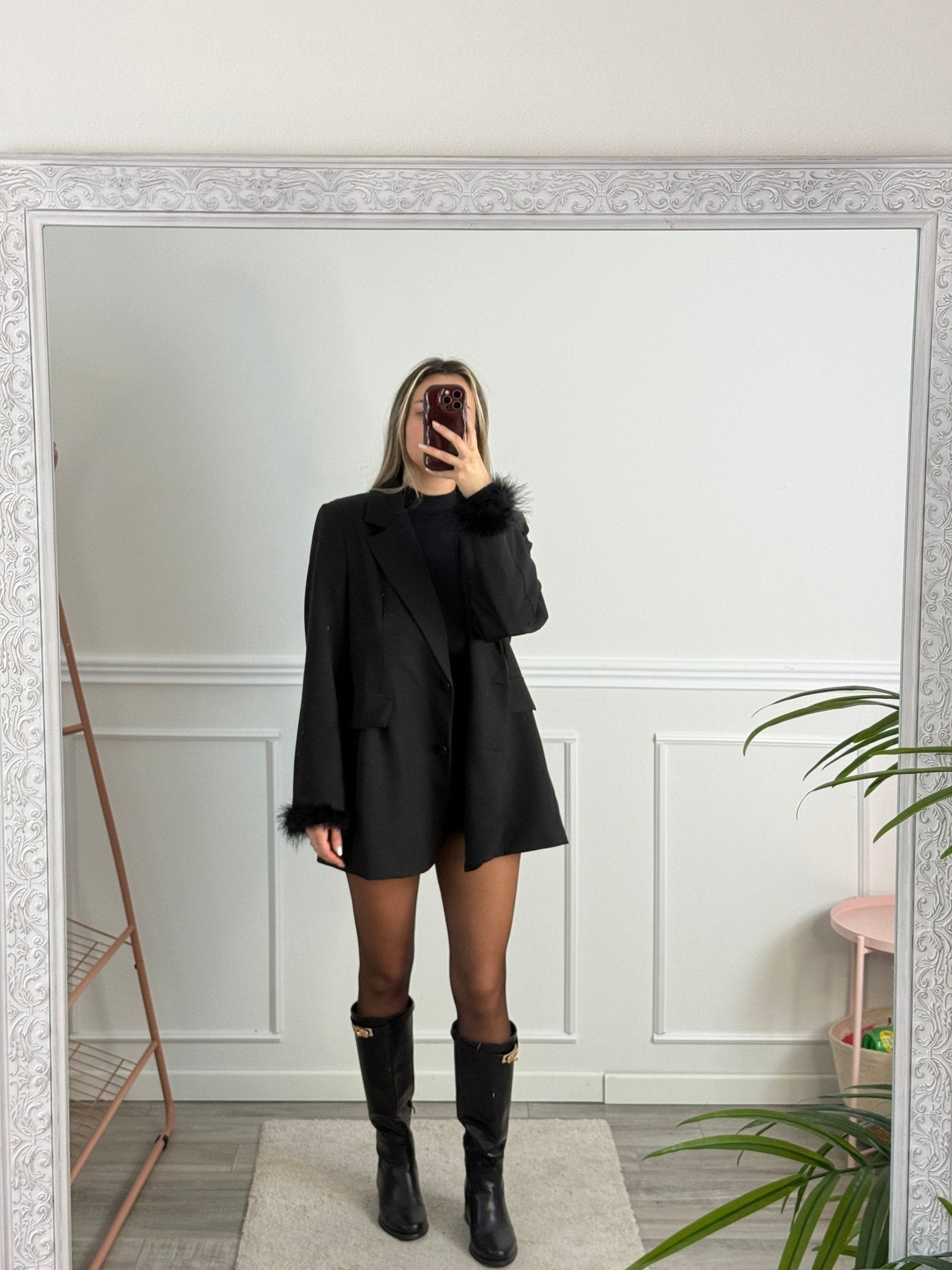 Giacca blazer da completo con piume a fondo manica - Follie by Alice