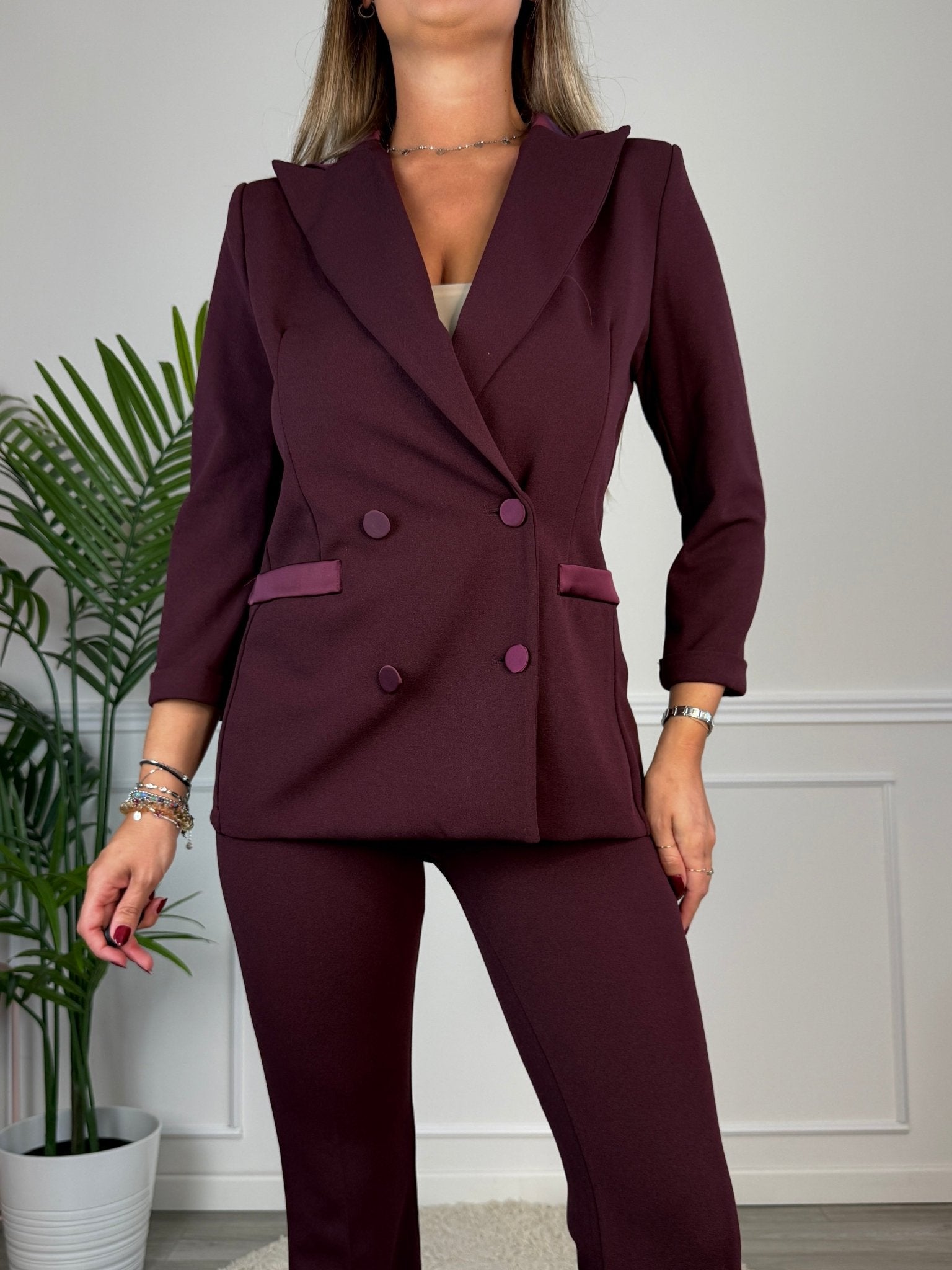 Giacca blazer doppiopetto con dettagli in raso PRESTIGE - Follie by Alice Immagine secondaria del prodotto
