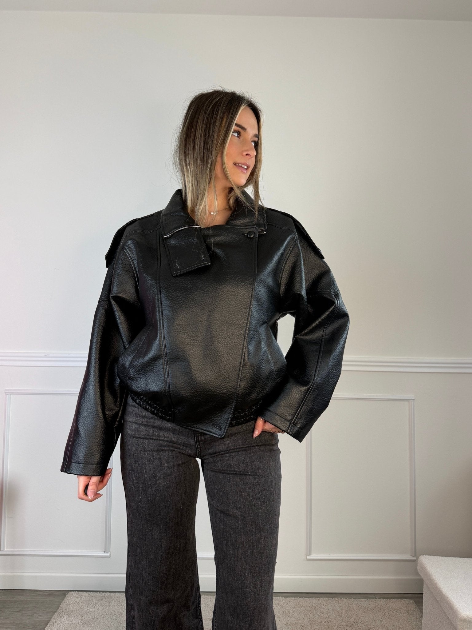 Giubbotto effetto pelle oversize a collo alto con chiusura a portafoglio - Follie by Alice