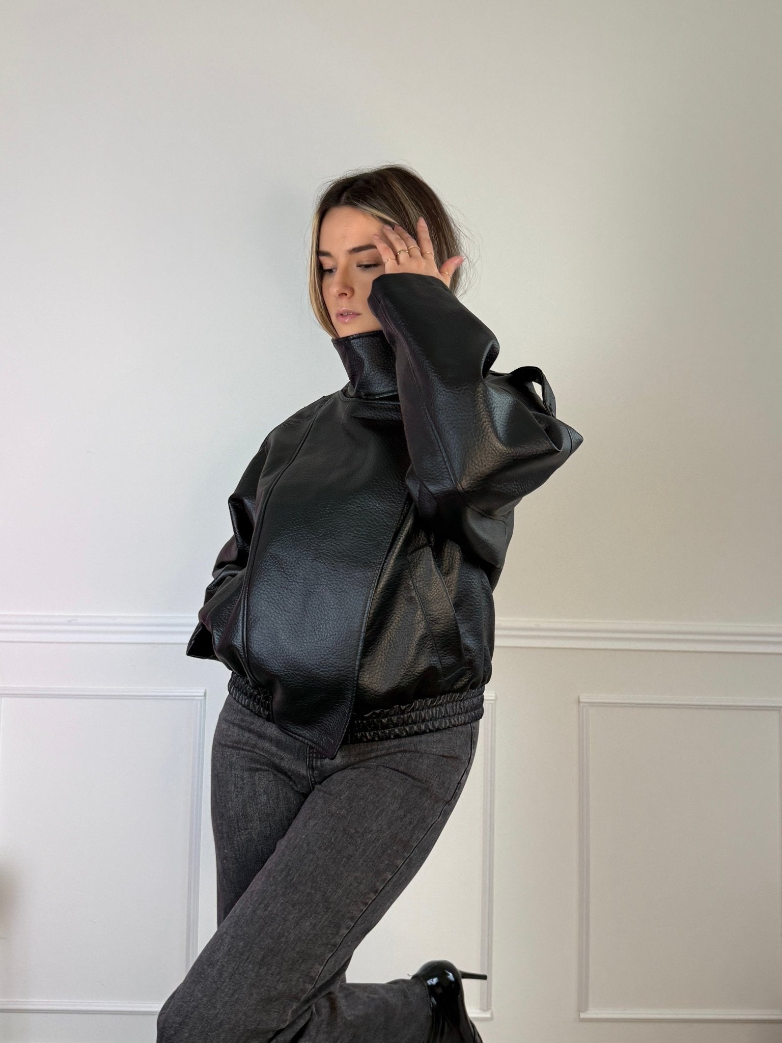 Giubbotto effetto pelle oversize a collo alto con chiusura a portafoglio - Follie by Alice