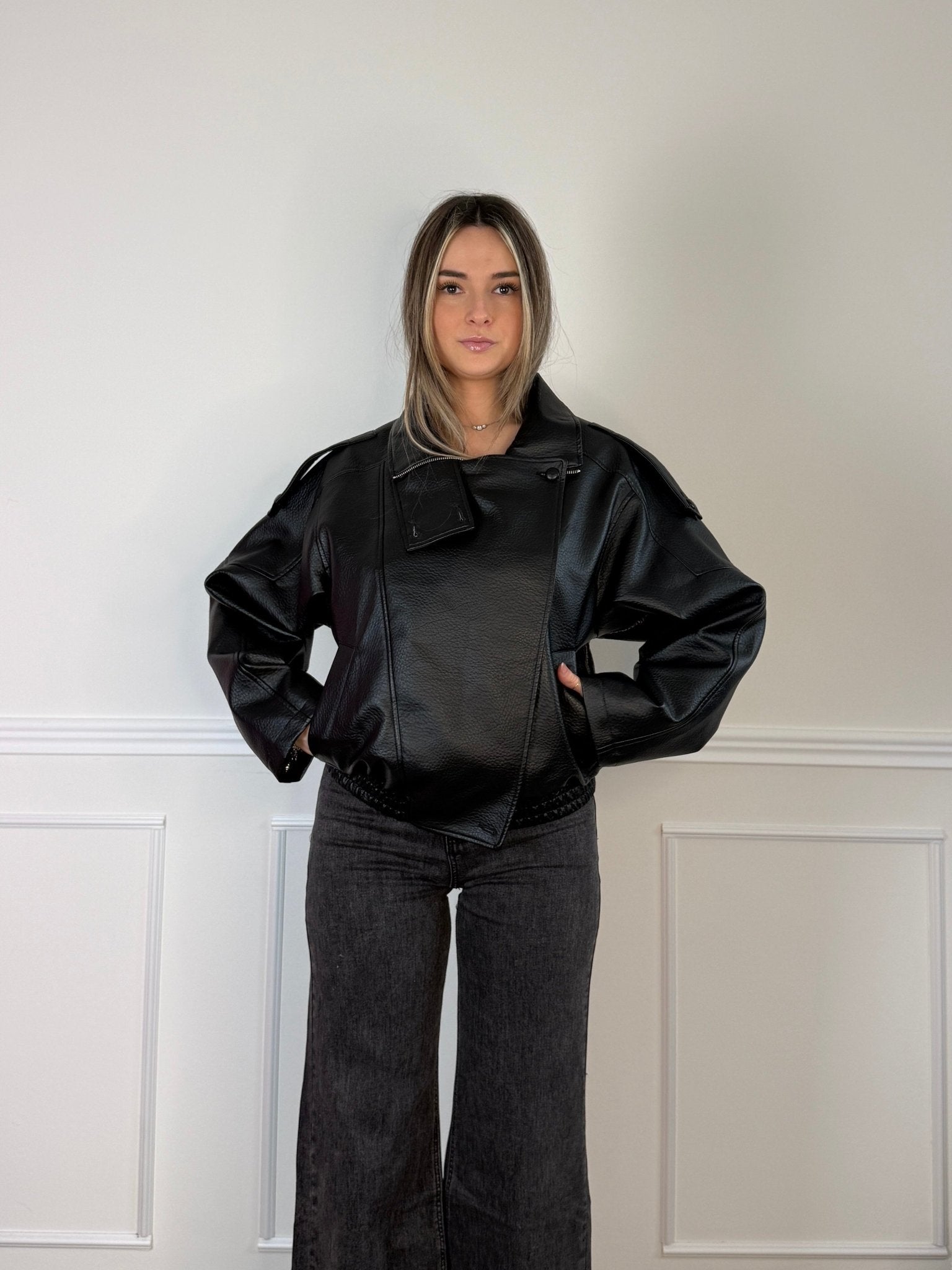 Giubbotto effetto pelle oversize a collo alto con chiusura a portafoglio - Follie by Alice