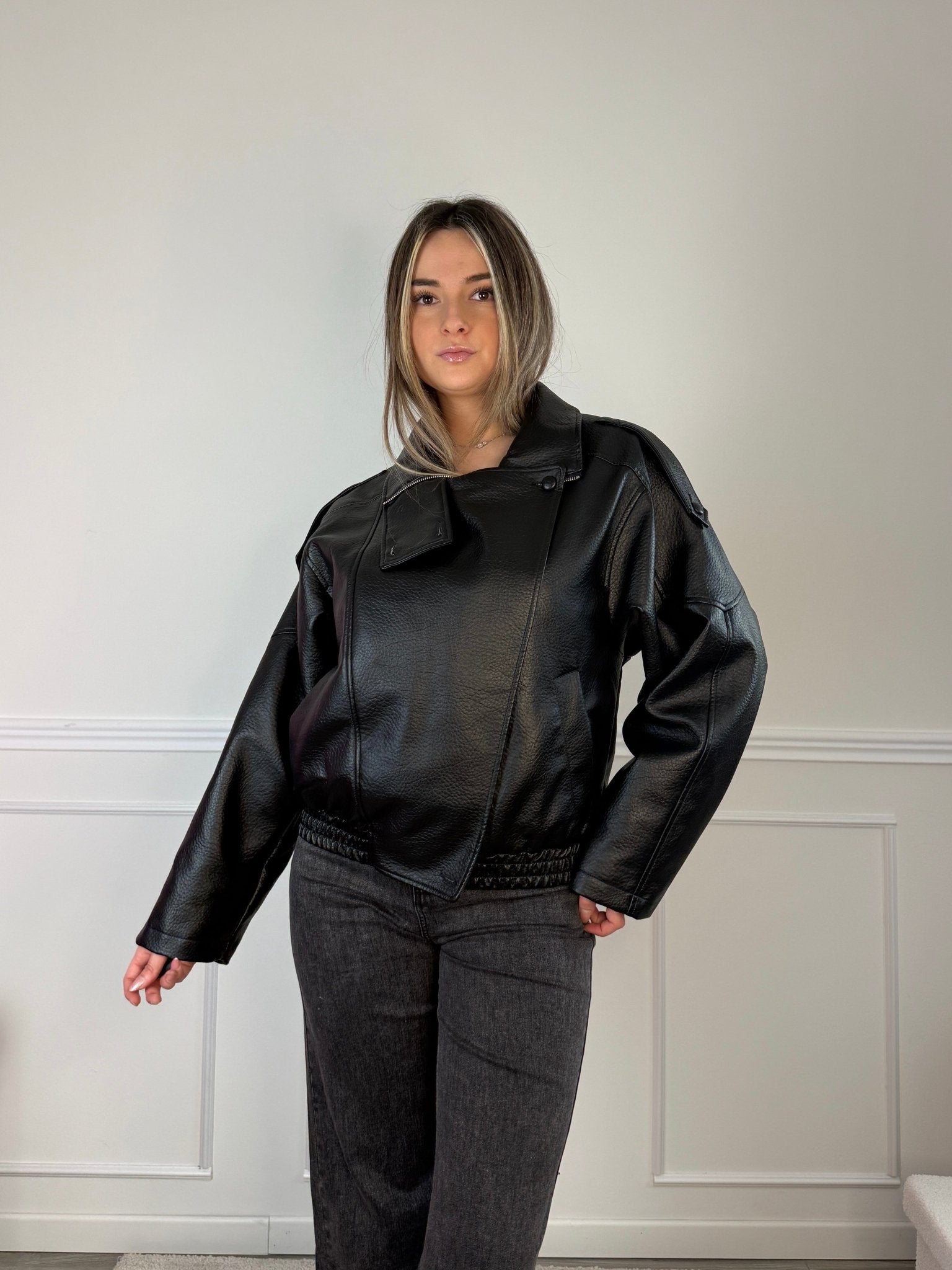 Giubbotto effetto pelle oversize a collo alto con chiusura a portafoglio - Follie by Alice