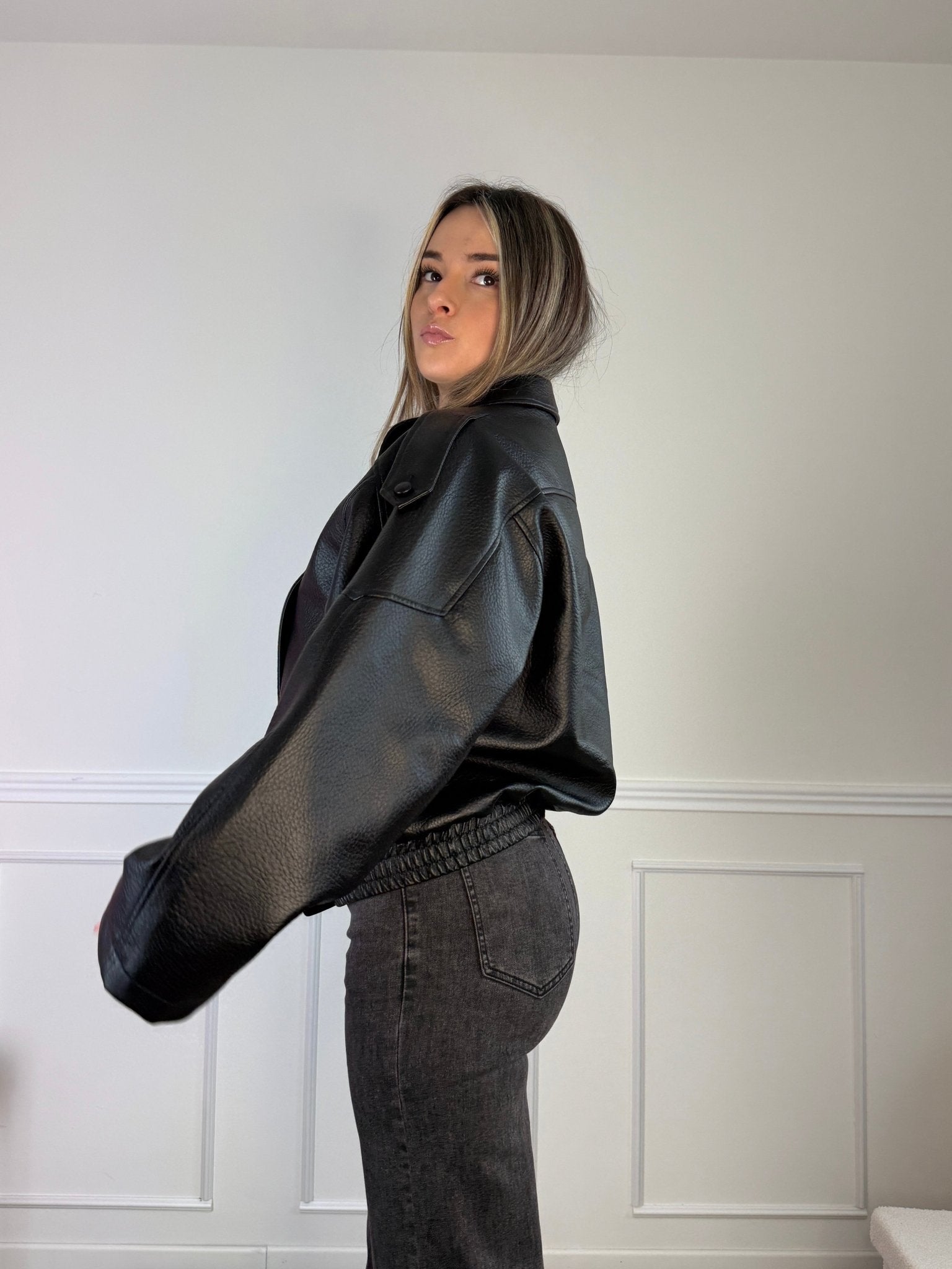 Giubbotto effetto pelle oversize a collo alto con chiusura a portafoglio - Follie by Alice