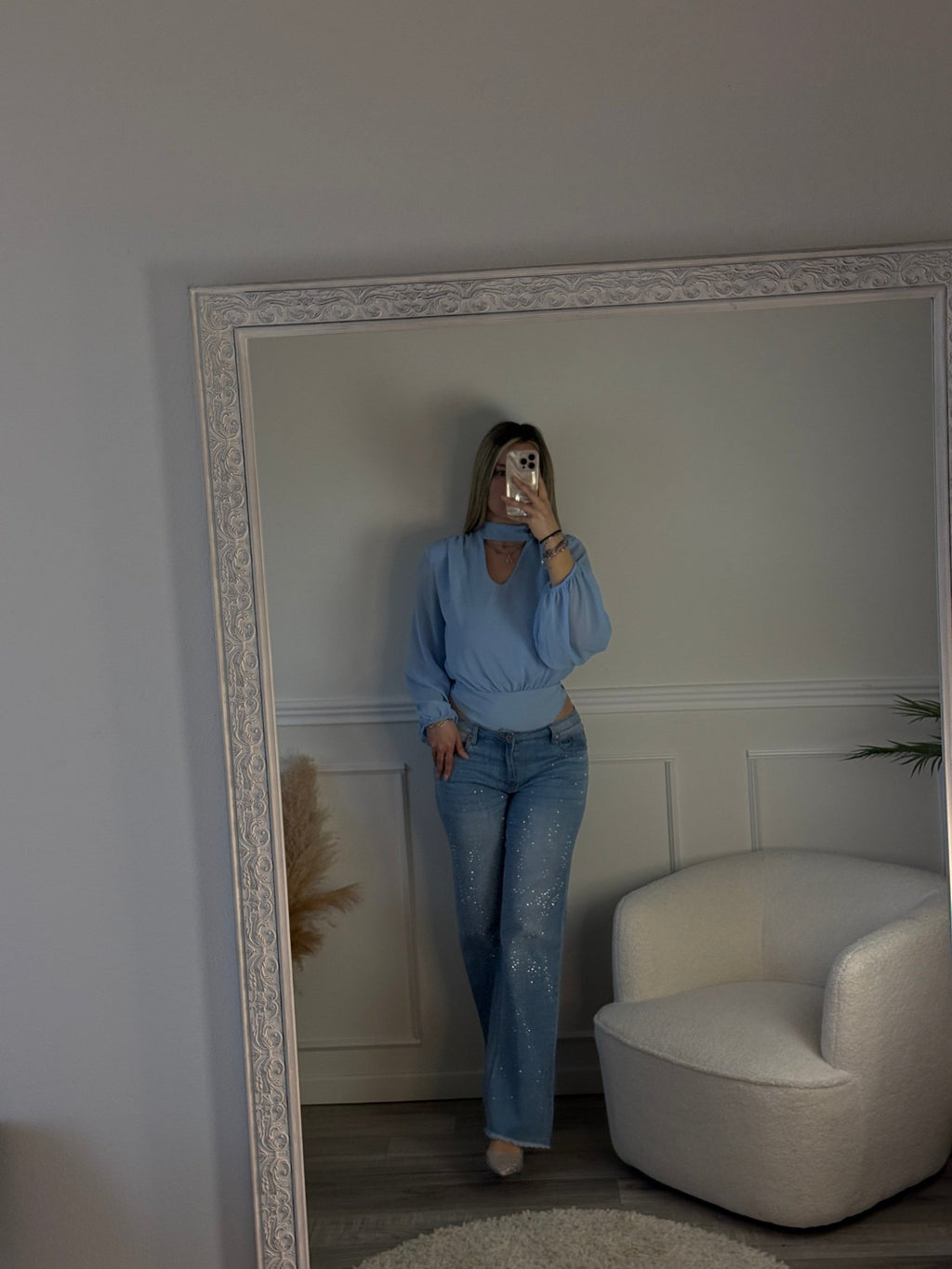 Jeans con strass gioiello e fondo sfrangiato - Follie by Alice