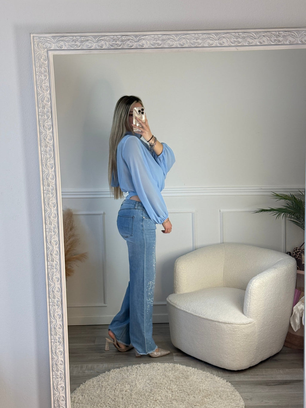 Jeans con strass gioiello e fondo sfrangiato - Follie by Alice