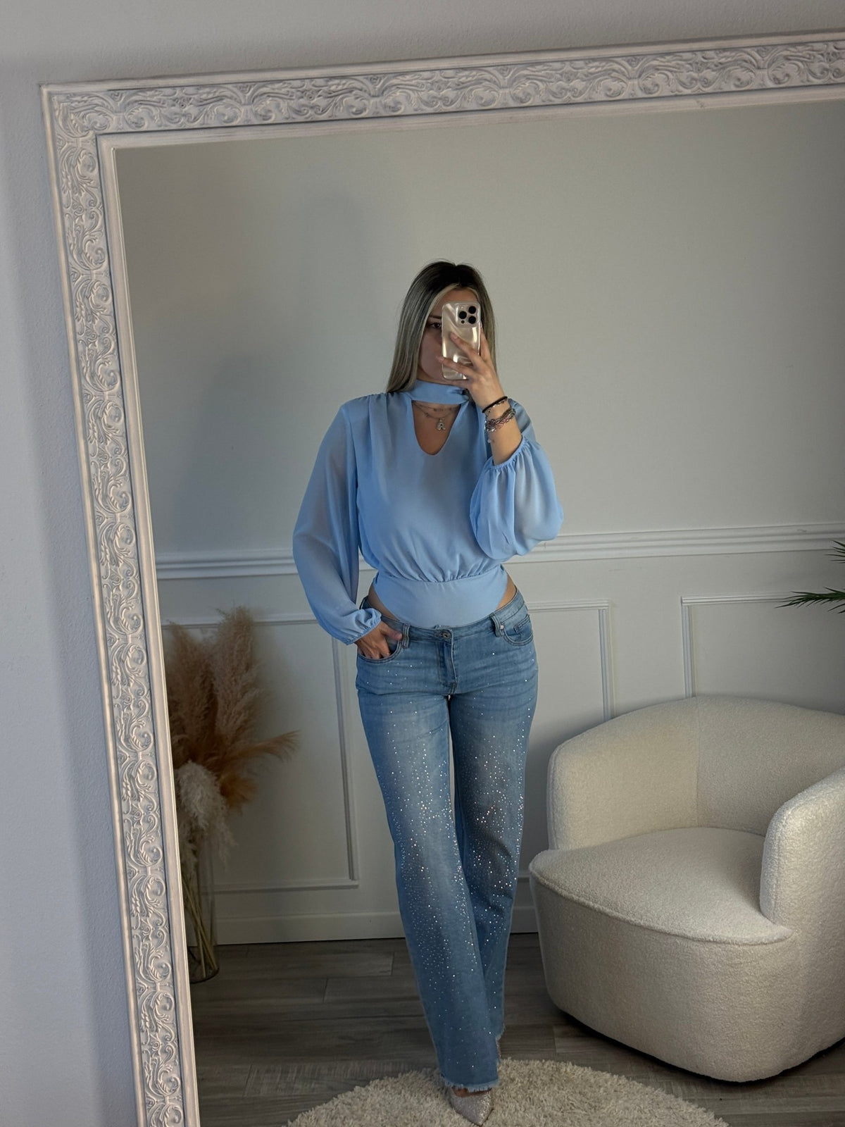 Jeans con strass gioiello e fondo sfrangiato - Follie by Alice Immagine principale del prodotto