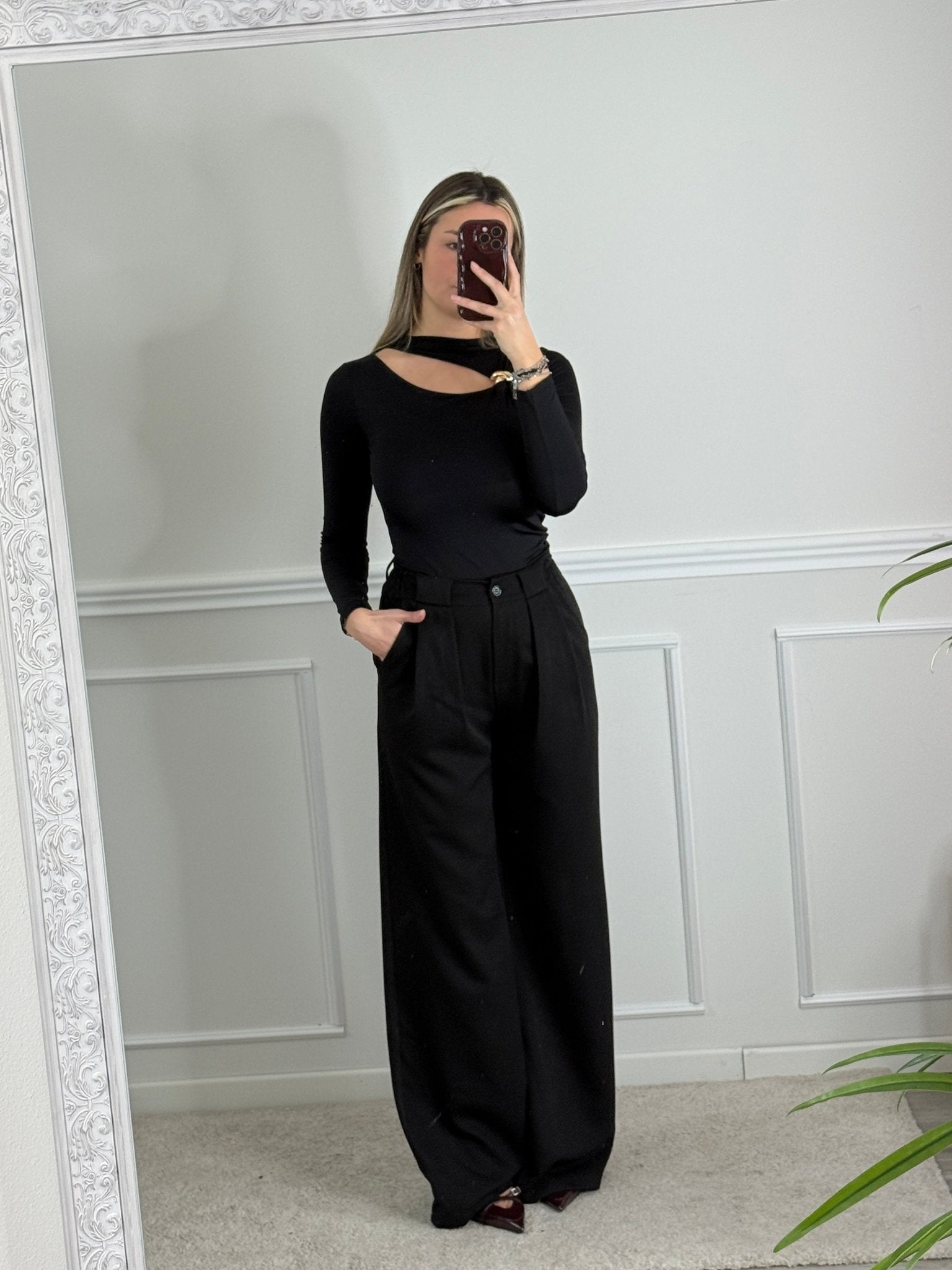 Maglia cut - out a maniche lunghe con morsetto dorato - Follie by Alice