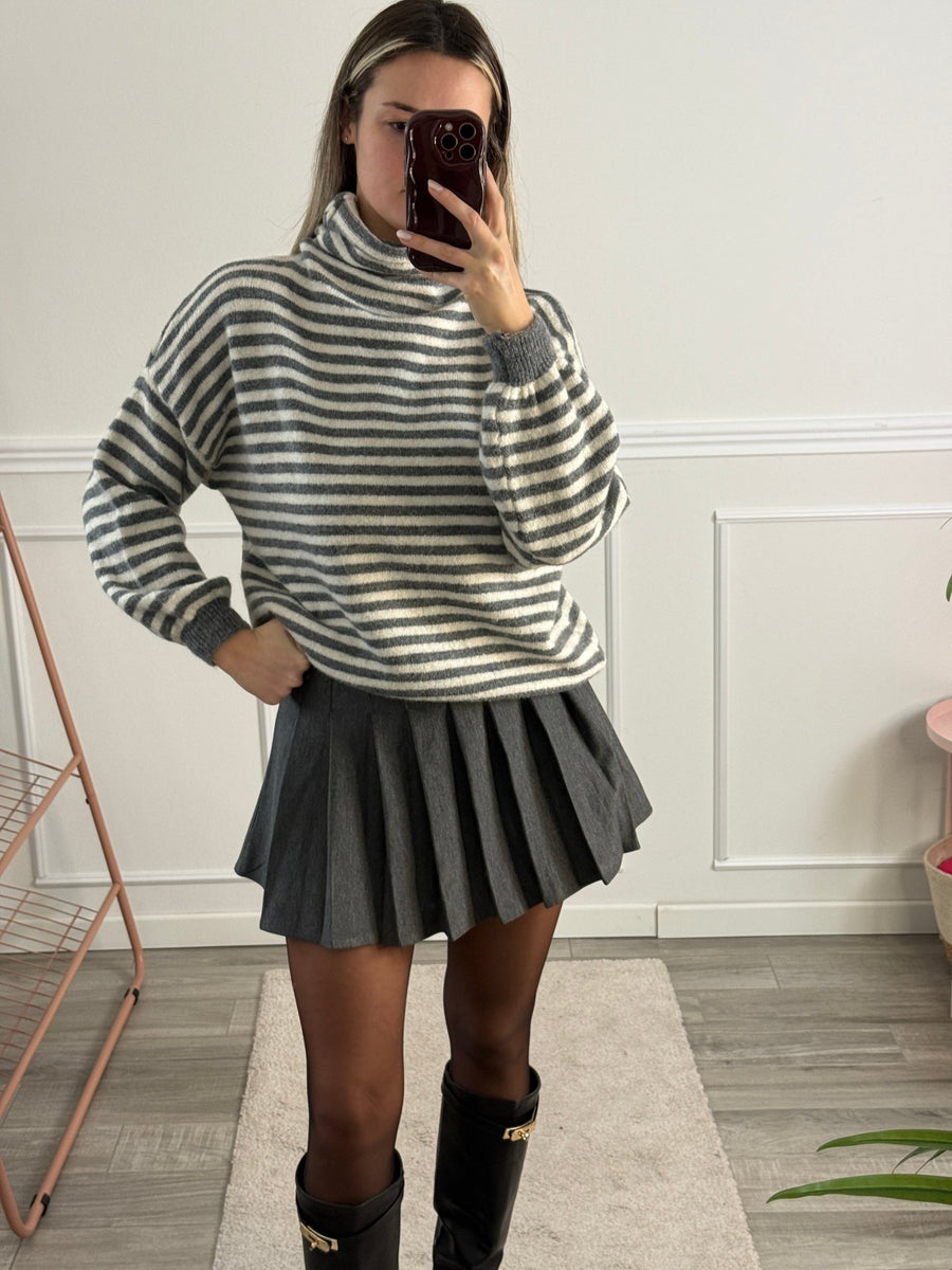 Maglioncino dolcevita a righe in lana – alternate