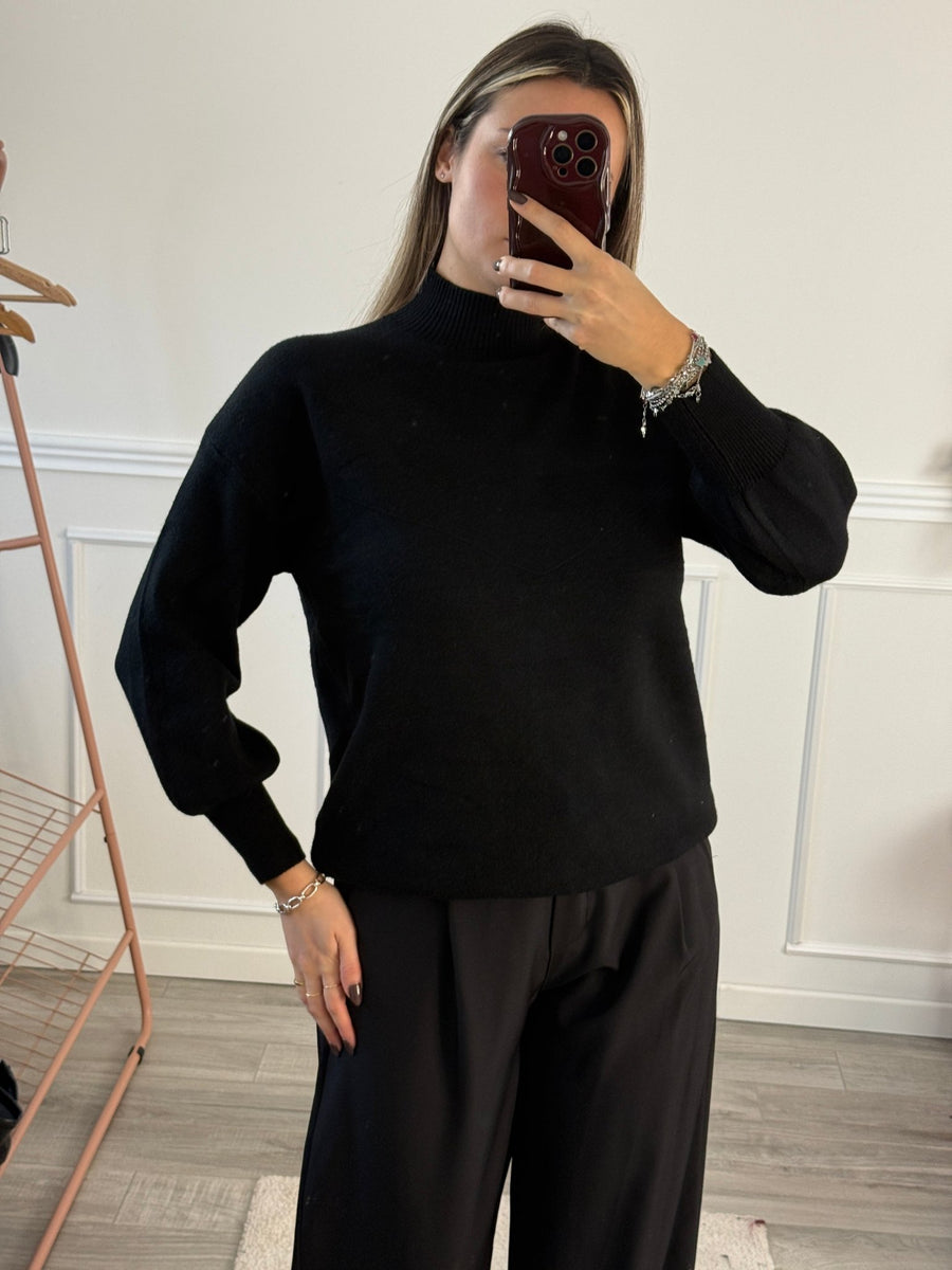 Maglioncino morbido a collo alto con maniche a palloncino