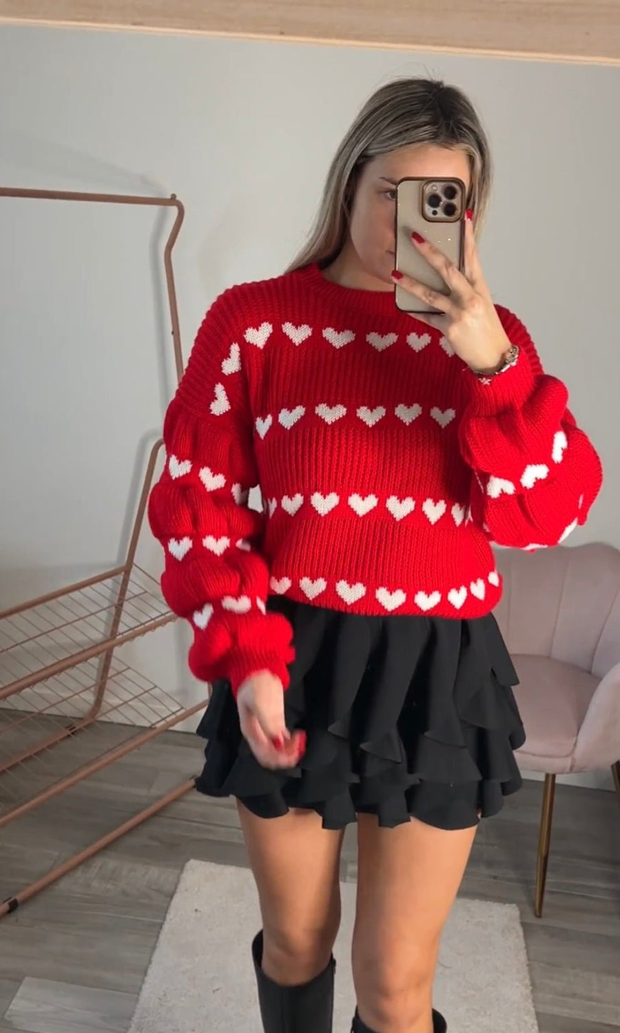 Maglione oversize rosso con cuoricini bianchi – alternate