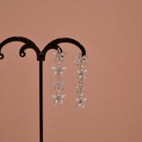 Orecchini argento con fiori bianchi e argento con strass