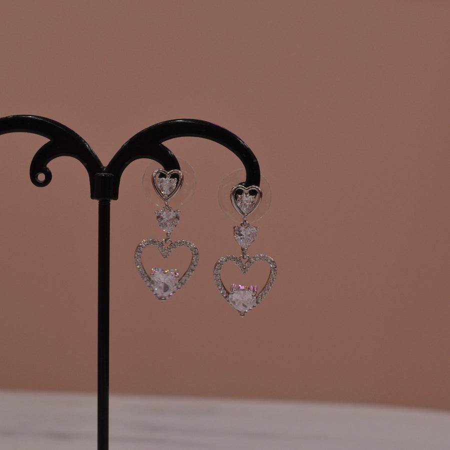 Orecchini argento pendenti a cuore con strass – alternate