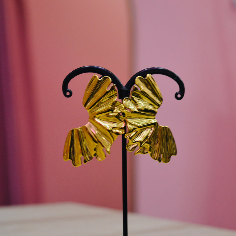 Orecchini oro mezzaluna a forma di petali – alternate