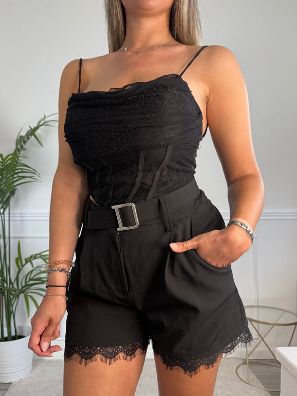 Pantaloncini shorts con orlo in pizzo LOLA - Follie by Alice