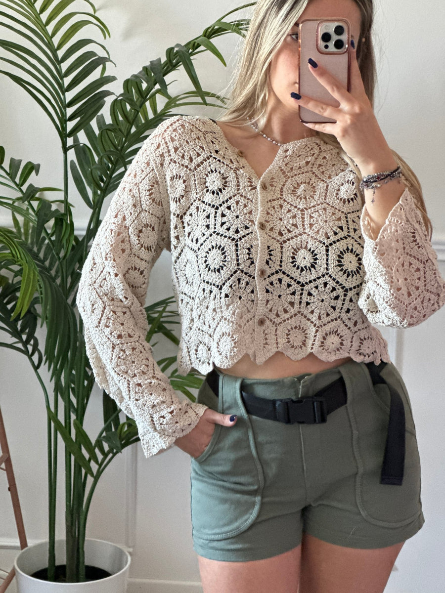 Pantaloncini shorts con tasche e cintura – alternate