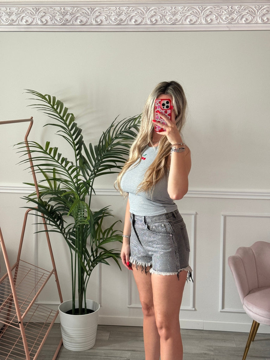 Pantaloncini shorts di jeans con strass gioiello e frange – alternate