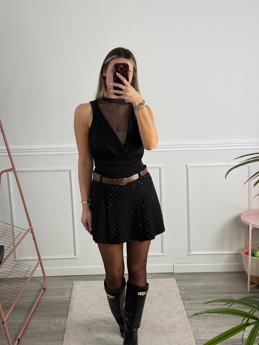 Pantaloncino-gonna plissettato con cintura e strass gioiello – alternate