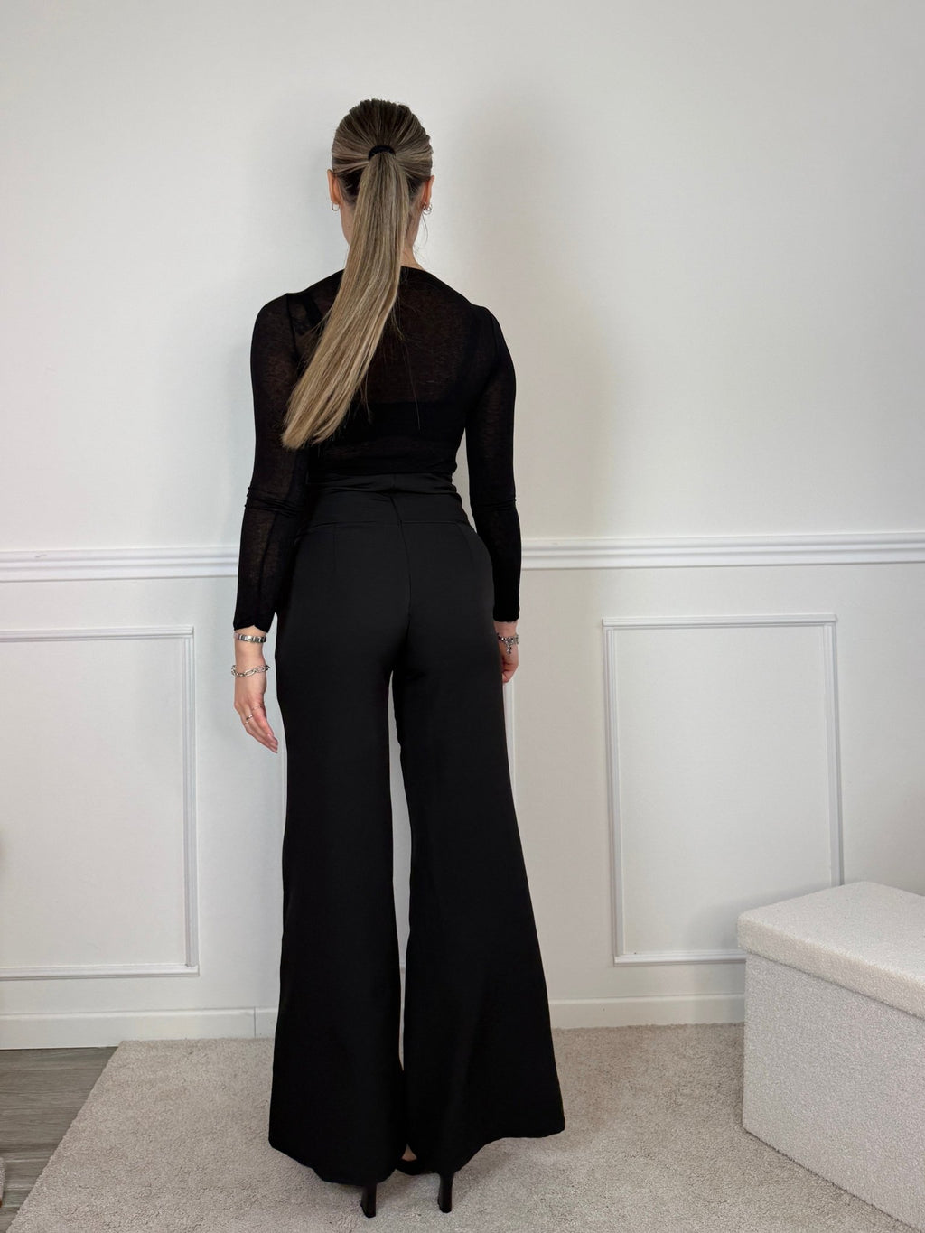 Pantaloni a palazzo con nastro in vita e clip dorata - Follie by Alice